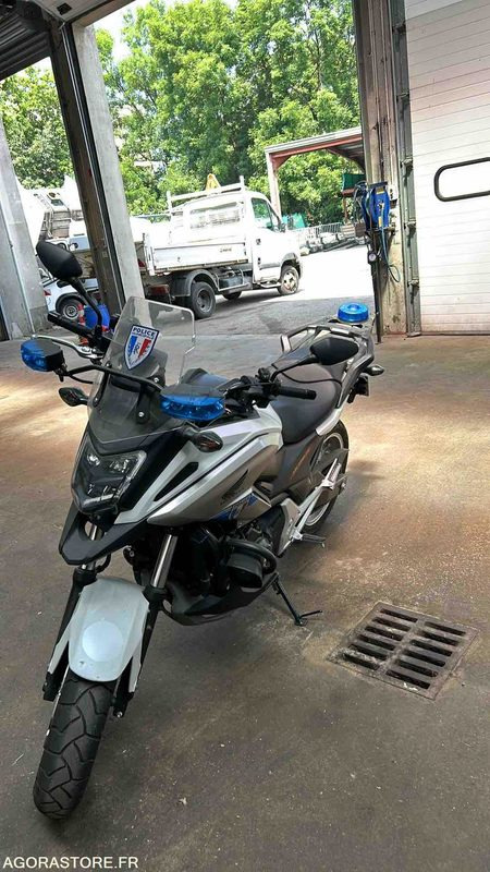 Moto Honda NC750 2018 - Mootorratas: pilt 2 Moto Honda NC750 2018 - Mootorratas: pilt 2