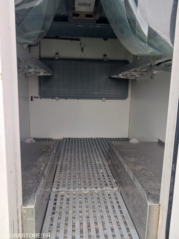 OPEL VIVARO FRIGORIFIQUE - 2017 - 159600KM - Tarbesõiduk külmik: pilt 4 OPEL VIVARO FRIGORIFIQUE - 2017 - 159600KM - Tarbesõiduk külmik: pilt 4