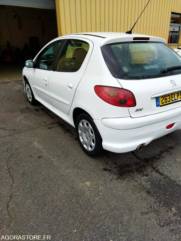 PEUGEOT 206 ESSENCE - Auto: pilt 2 PEUGEOT 206 ESSENCE - Auto: pilt 2
