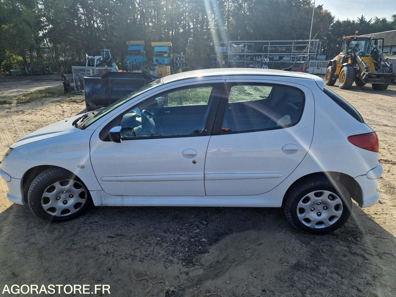 PEUGEOT 206 - LOT N°1 - Auto: pilt 3 PEUGEOT 206 - LOT N°1 - Auto: pilt 3