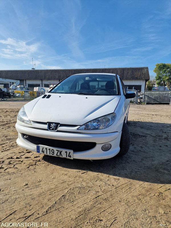 PEUGEOT 206 - LOT N°1 - Auto: pilt 1 PEUGEOT 206 - LOT N°1 - Auto: pilt 1