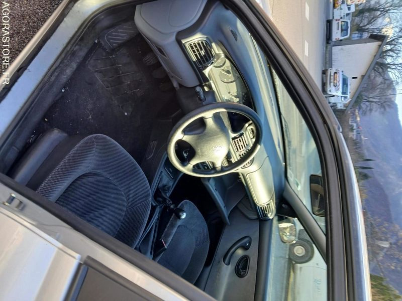 PEUGEOT 406 ESSENCE POUR PIECES REMORQUE IMPERATIVE POUR ENLEVEMENT - Auto: pilt 5 PEUGEOT 406 ESSENCE POUR PIECES REMORQUE IMPERATIVE POUR ENLEVEMENT - Auto: pilt 5