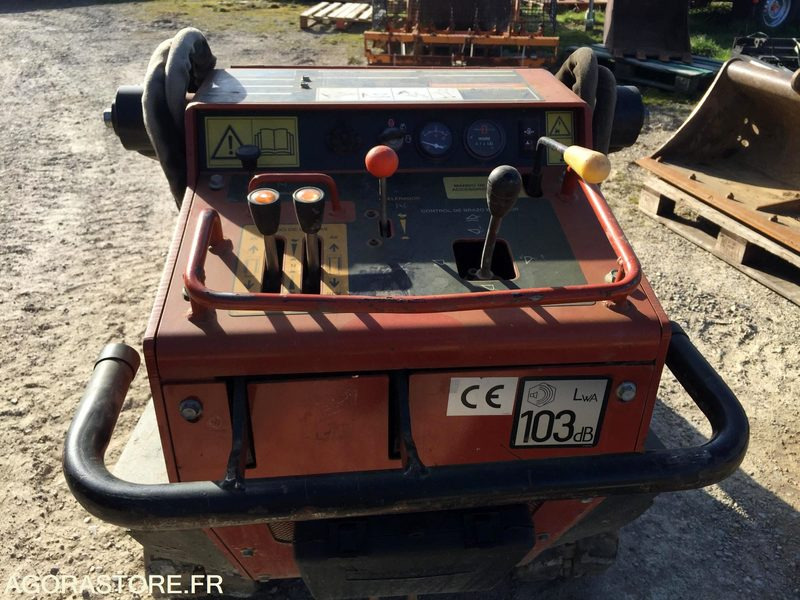 PORTE OUTILS à chenilles DITCH WITCH SK500 - Laadur: pilt 4 PORTE OUTILS à chenilles DITCH WITCH SK500 - Laadur: pilt 4