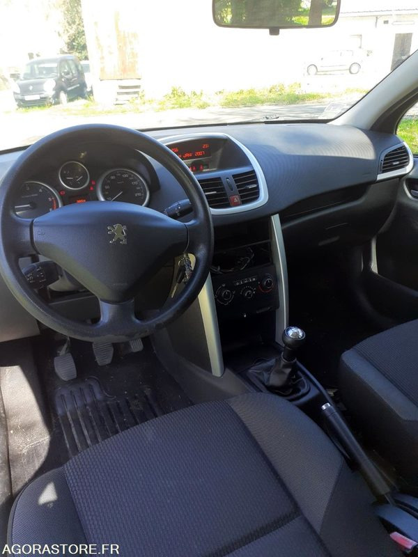 Peugeot 207 1.4 hdi 70 cv - Auto: pilt 5 Peugeot 207 1.4 hdi 70 cv - Auto: pilt 5