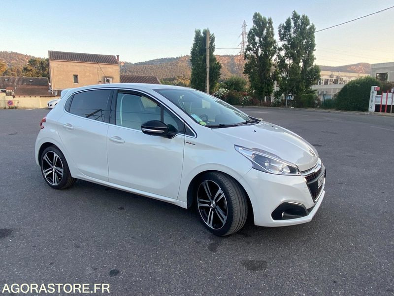 Peugeot 208 gt line - 2016 - 94384km - Auto: pilt 2 Peugeot 208 gt line - 2016 - 94384km - Auto: pilt 2