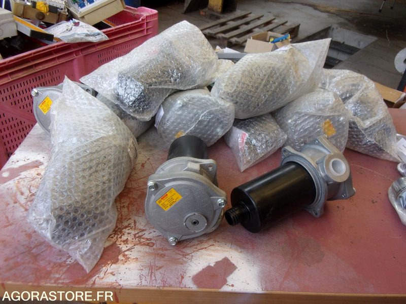 LOT HYDRAULIQUE NEUF FILTRES TEMOIN TB CLAPET DE DECOMPRETION - Põllutööseade: pilt 1 LOT HYDRAULIQUE NEUF FILTRES TEMOIN TB CLAPET DE DECOMPRETION - Põllutööseade: pilt 1