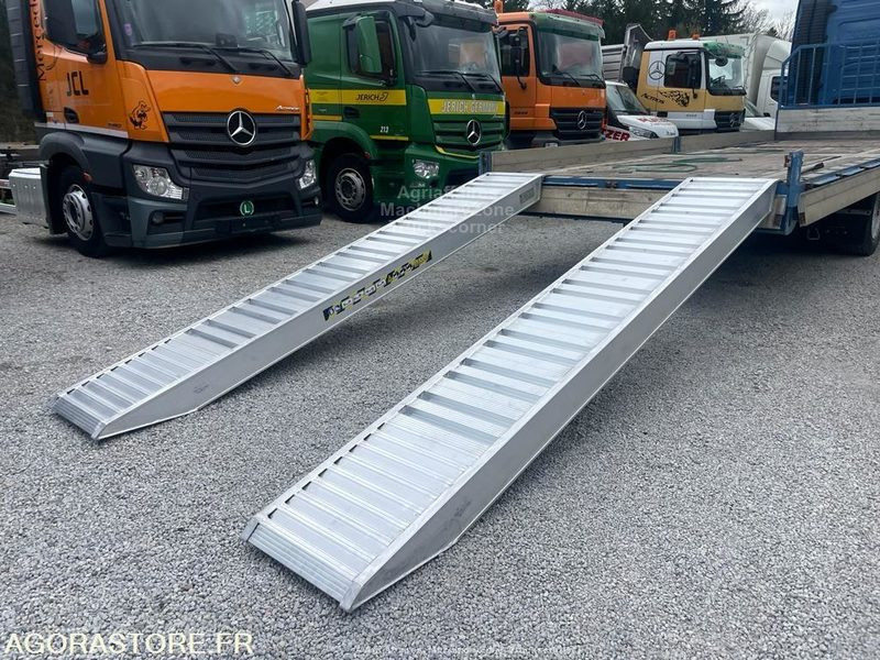 RAMPE DE CHARGEMENT ALU, 1600/3500 KG 2.50 à 4 mètres - Tööriist/ Seadmed: pilt 2 RAMPE DE CHARGEMENT ALU, 1600/3500 KG 2.50 à 4 mètres - Tööriist/ Seadmed: pilt 2