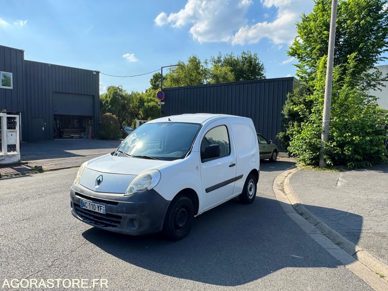 RENAULT KANGOO 1.6 90 ESSENCE - 31 000 KM - 2009 - Väike kaubik: pilt 4 RENAULT KANGOO 1.6 90 ESSENCE - 31 000 KM - 2009 - Väike kaubik: pilt 4