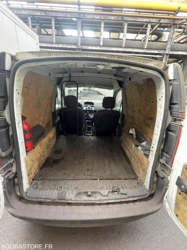 RENAULT KANGOO - 2011 - 157271KMs - BY-686-NP - Väike kaubik: pilt 2 RENAULT KANGOO - 2011 - 157271KMs - BY-686-NP - Väike kaubik: pilt 2