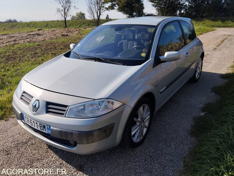 RENAULT MEGANE - 149000 KILOMETRES - ESSENCE - VÉHICULE 5 PLACES - ANNEE 2004 - Auto: pilt 1 RENAULT MEGANE - 149000 KILOMETRES - ESSENCE - VÉHICULE 5 PLACES - ANNEE 2004 - Auto: pilt 1