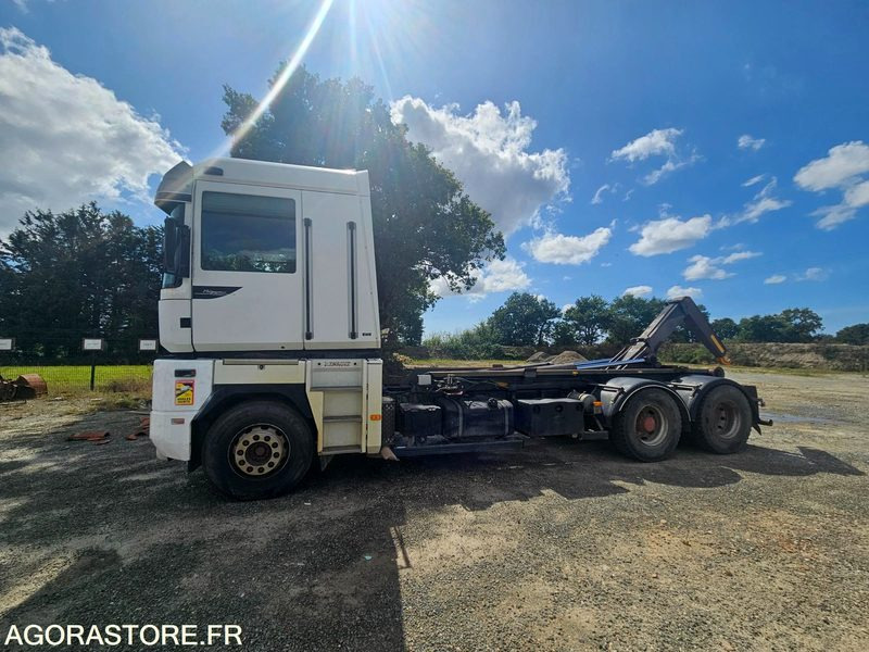 Renault Magnum 6x4 porteur ampliroll essieux relevables - Konkstõstukiga veoauto: pilt 1 Renault Magnum 6x4 porteur ampliroll essieux relevables - Konkstõstukiga veoauto: pilt 1