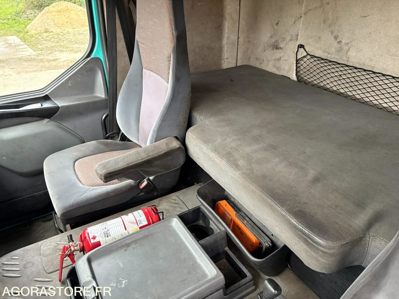 TRACTEUR RENAULT 420 DCI - Sadulveok: pilt 3 TRACTEUR RENAULT 420 DCI - Sadulveok: pilt 3