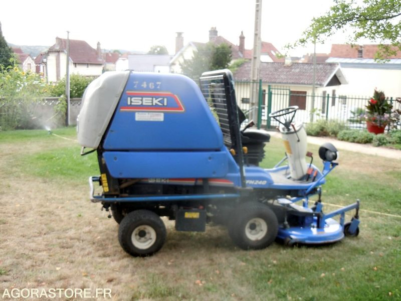 TONDEUSE AUTOPORTÉE ISEKI - Muruniiduk: pilt 3 TONDEUSE AUTOPORTÉE ISEKI - Muruniiduk: pilt 3