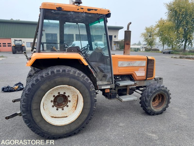 TRACTEUR RENAULT 750MI 12532 heures 1995 - Traktor: pilt 2 TRACTEUR RENAULT 750MI 12532 heures 1995 - Traktor: pilt 2