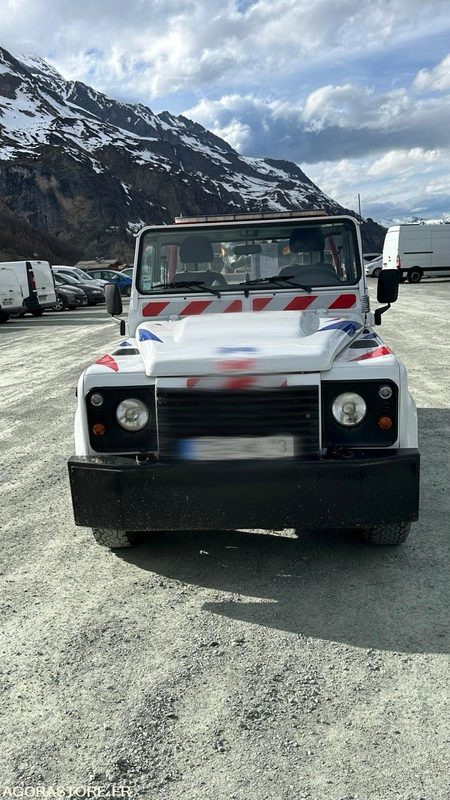 LAND ROVER DEFENDER Pick-up 2.4 Td4 4x4 122cv - Tarbesõiduk: pilt 2 LAND ROVER DEFENDER Pick-up 2.4 Td4 4x4 122cv - Tarbesõiduk: pilt 2