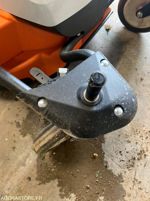 Tondeuse STIHL - Muruniiduk: pilt 4 Tondeuse STIHL - Muruniiduk: pilt 4