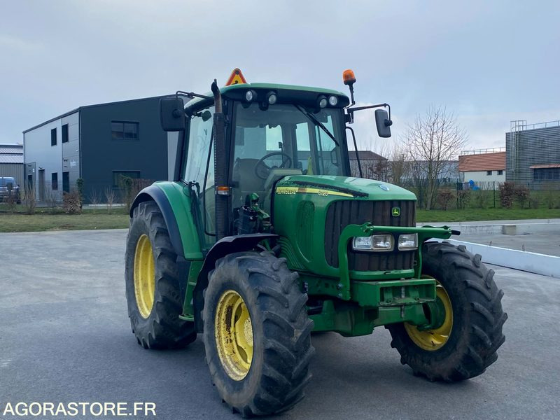 Tracteur John Deere 6120 avec fourche et godet griffe - Traktor: pilt 1 Tracteur John Deere 6120 avec fourche et godet griffe - Traktor: pilt 1