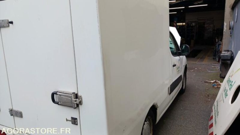 VEHICULE FRIGORIFIQUE PEUGEOT PARTNER AB519FR - Väike kaubik: pilt 5 VEHICULE FRIGORIFIQUE PEUGEOT PARTNER AB519FR - Väike kaubik: pilt 5