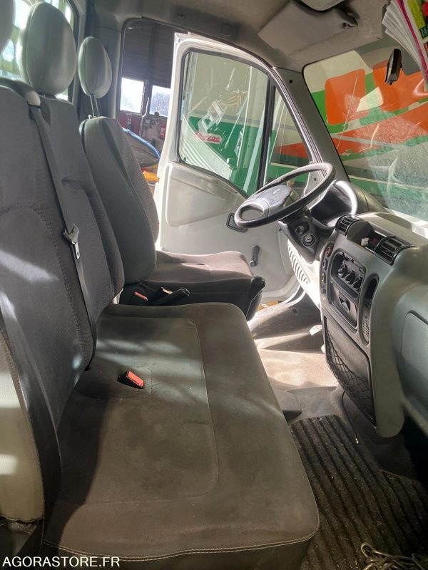 VEHICULE UTILITAIRE PLATEAU - Tarbesõiduk kallur: pilt 4 VEHICULE UTILITAIRE PLATEAU - Tarbesõiduk kallur: pilt 4