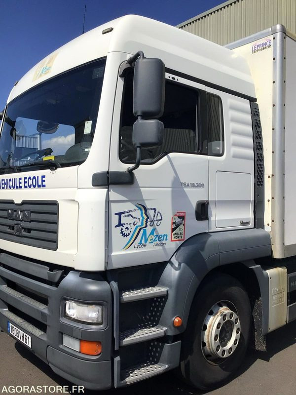 CAMION PORTEUR - Veoauto: pilt 1 CAMION PORTEUR - Veoauto: pilt 1