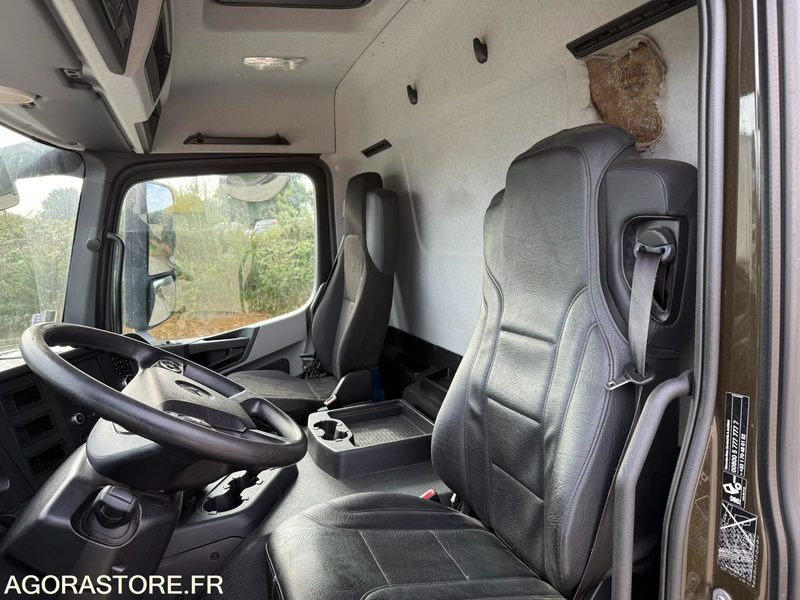 Veoauto Mercedes Antos 1824 caisson hayon dhollandia 3t - 193000km-2017: pilt 11