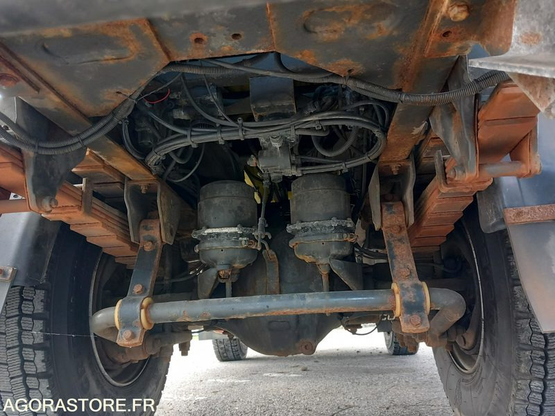 RENAULT KERAX 4X4 DXI 370 BENNE + Saleuse MECAGIL LEBON (KR0406 + SL0203) - Veoauto: pilt 4 RENAULT KERAX 4X4 DXI 370 BENNE + Saleuse MECAGIL LEBON (KR0406 + SL0203) - Veoauto: pilt 4