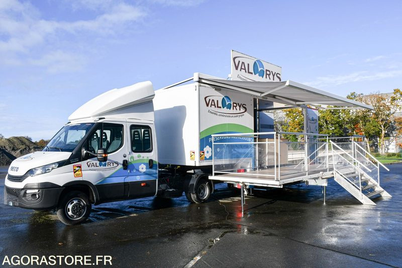 VEHICULE EVENEMENTIEL - CAMION PODIUM IVECO DAILY 6000 kms 2018 - Veoauto: pilt 2 VEHICULE EVENEMENTIEL - CAMION PODIUM IVECO DAILY 6000 kms 2018 - Veoauto: pilt 2