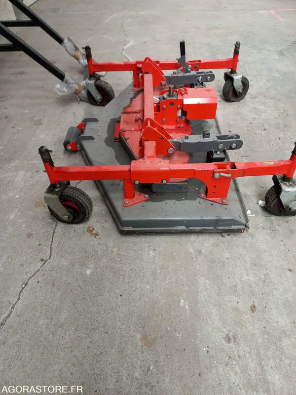 Coupe de tondeuse mulchng Morgneux TMC 150 fixation Kubota - Muruniiduk: pilt 1 Coupe de tondeuse mulchng Morgneux TMC 150 fixation Kubota - Muruniiduk: pilt 1