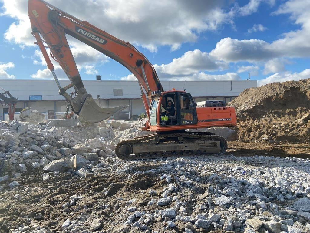 Doosan DX420LC - Lintekskavaator: pilt 1 Doosan DX420LC - Lintekskavaator: pilt 1