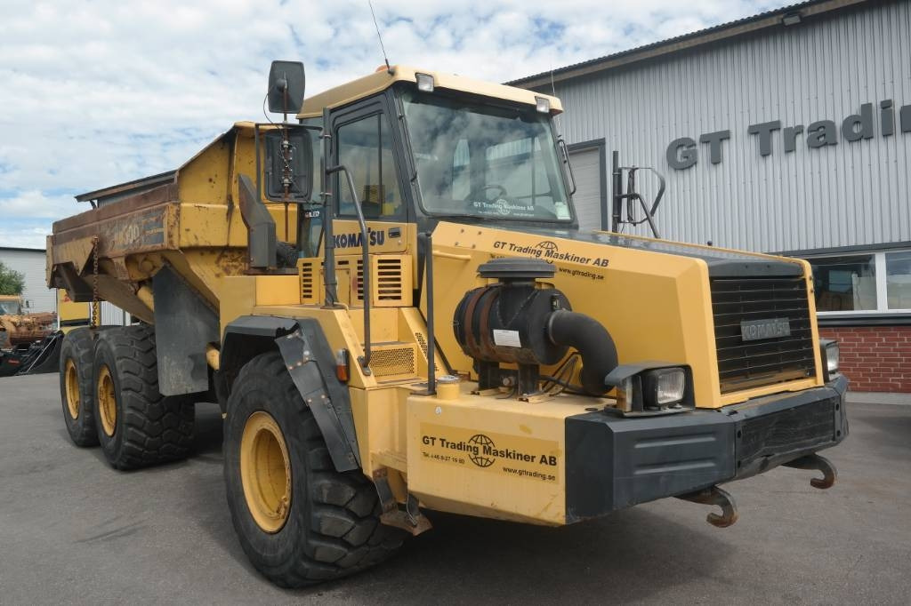 Komatsu HM 300-2 - Liigendkallur: pilt 1 Komatsu HM 300-2 - Liigendkallur: pilt 1