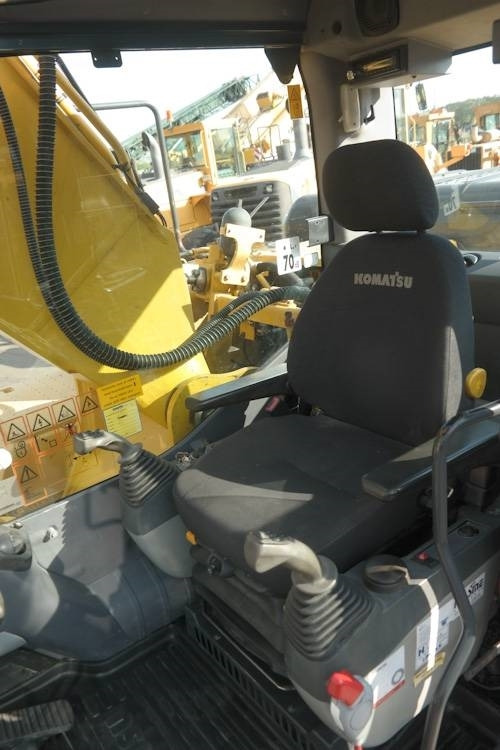 Lintekskavaator Komatsu PC 240-8: pilt 16