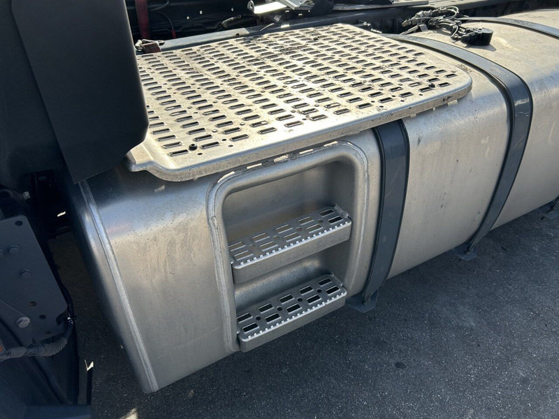 DAF 765 liters 620x675x2112 with step, complete set - Kütusepaak - Veoauto: pilt 3 DAF 765 liters 620x675x2112 with step, complete set - Kütusepaak - Veoauto: pilt 3