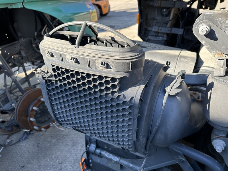 Iveco air filter bucket, box - Sisselaskesüsteem - Veoauto: pilt 2 Iveco air filter bucket, box - Sisselaskesüsteem - Veoauto: pilt 2
