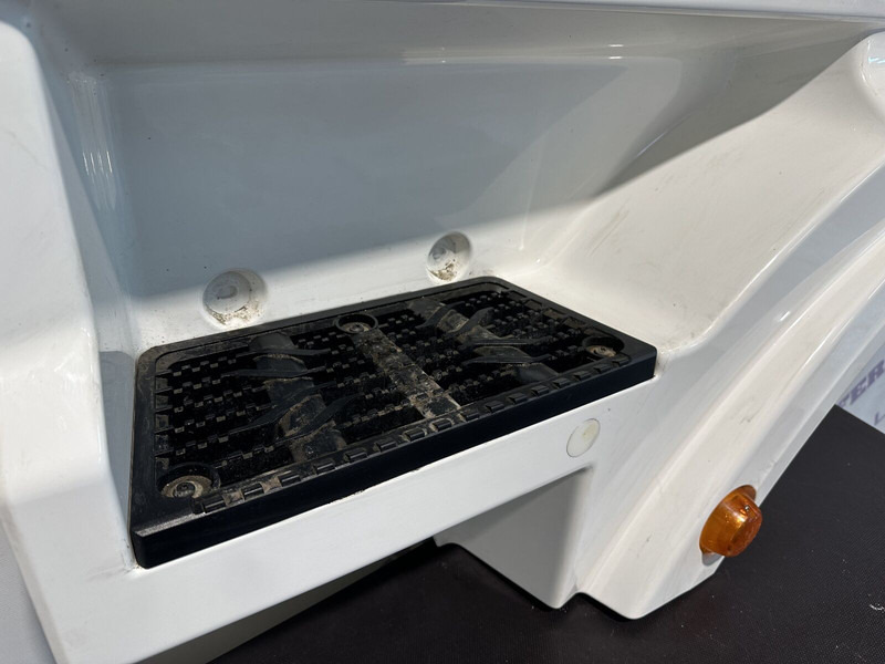 MAN foot step, left side - Kaitseraud - Veoauto: pilt 4 MAN foot step, left side - Kaitseraud - Veoauto: pilt 4