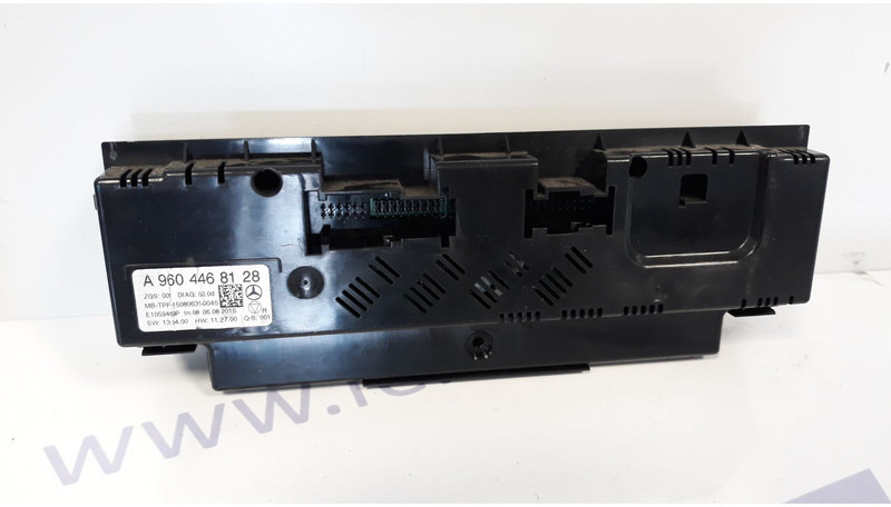 Mercedes-Benz AC Air conditioning control unit - Armatuurlaud - Veoauto: pilt 2 Mercedes-Benz AC Air conditioning control unit - Armatuurlaud - Veoauto: pilt 2