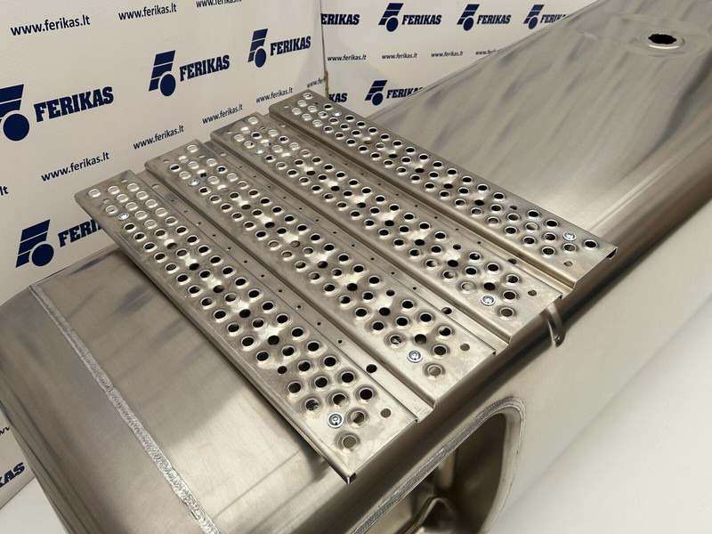 Mercedes-Benz Fuel tank 720L + 75L AdBlue - Kütusepaak - Veoauto: pilt 4 Mercedes-Benz Fuel tank 720L + 75L AdBlue - Kütusepaak - Veoauto: pilt 4