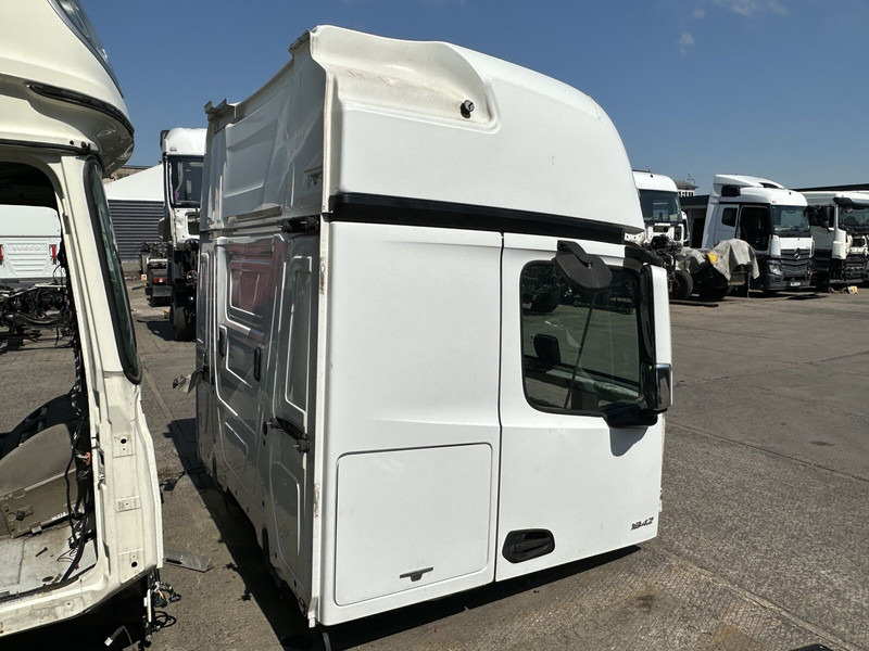 Kabiin ja interjöör - Veoauto Mercedes-Benz cab: pilt 6