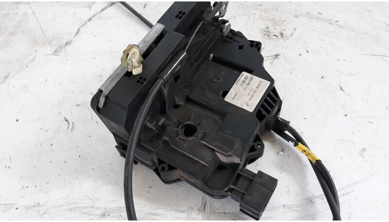 Mercedes-Benz left side door lock - Pealisehitus ja välispind - Veoauto: pilt 4 Mercedes-Benz left side door lock - Pealisehitus ja välispind - Veoauto: pilt 4