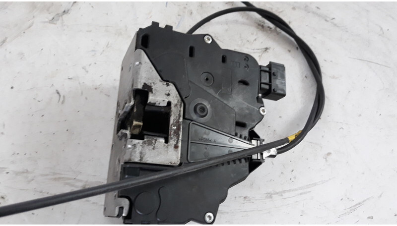 Mercedes-Benz left side door lock - Pealisehitus ja välispind - Veoauto: pilt 3 Mercedes-Benz left side door lock - Pealisehitus ja välispind - Veoauto: pilt 3
