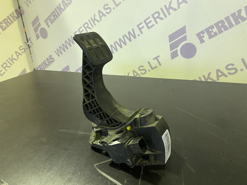 Renault t - Pedaal - Veoauto: pilt 1 Renault t - Pedaal - Veoauto: pilt 1