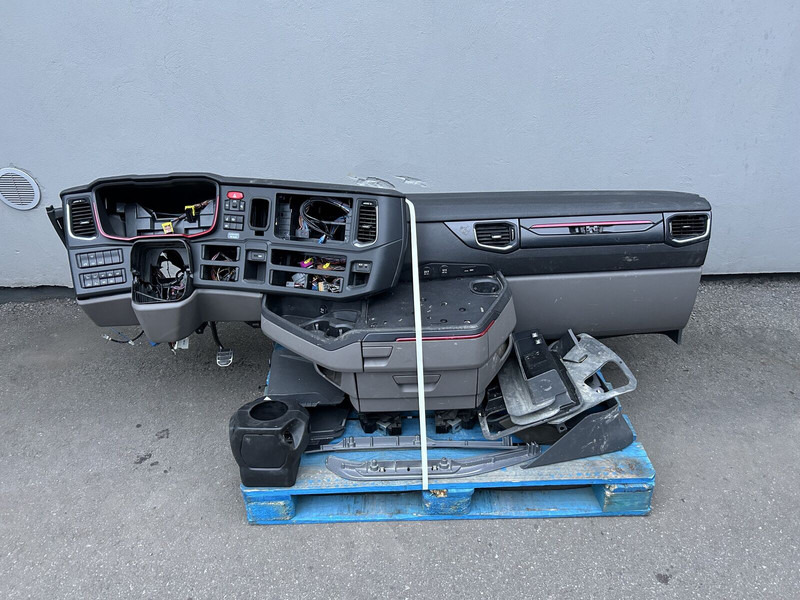 Scania complete dashboard - Kaitseraud - Veoauto: pilt 1 Scania complete dashboard - Kaitseraud - Veoauto: pilt 1