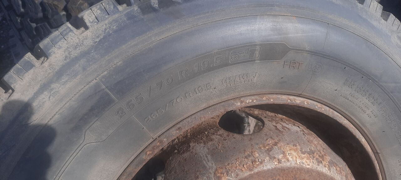 Michelin 295*80R22.5 255*70 \ 275*70* 265\70R19.5 - Rehv - Veoauto: pilt 4 Michelin 295*80R22.5 255*70 \ 275*70* 265\70R19.5 - Rehv - Veoauto: pilt 4