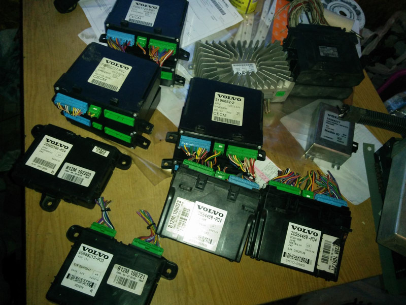 Volvo 20503188-P04.3195082-2 R03 - Mootori juhtimisseade: pilt 1 Volvo 20503188-P04.3195082-2 R03 - Mootori juhtimisseade: pilt 1