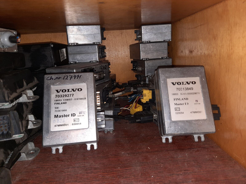 Volvo 70329277 / 70395975-P01 / 70361720-P01 / 70322237-P02 - Mootori juhtimisseade: pilt 1 Volvo 70329277 / 70395975-P01 / 70361720-P01 / 70322237-P02 - Mootori juhtimisseade: pilt 1