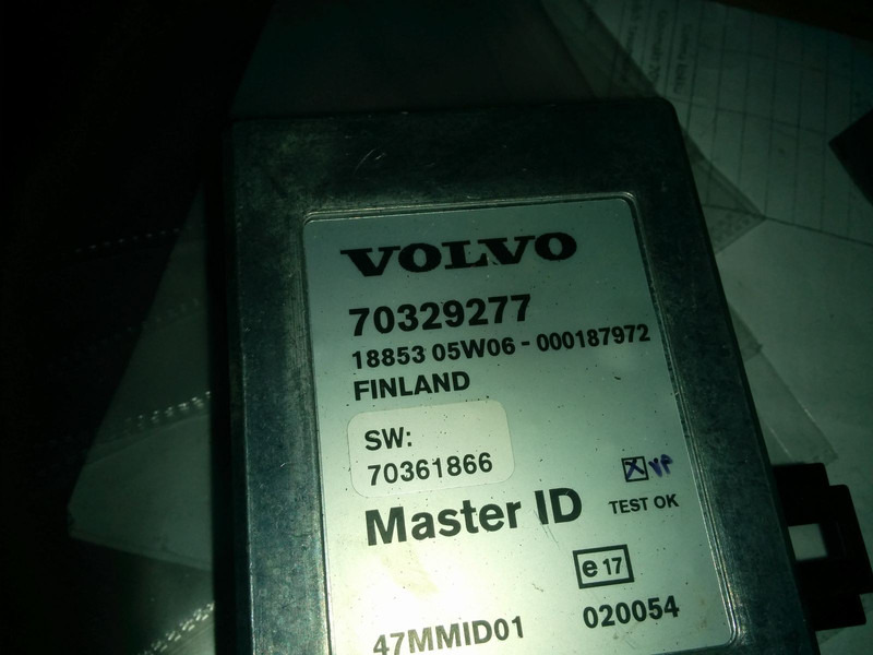 Volvo 70329277 / 70395975-P01 / 70361720-P01 / 70322237-P02 - Mootori juhtimisseade: pilt 2 Volvo 70329277 / 70395975-P01 / 70361720-P01 / 70322237-P02 - Mootori juhtimisseade: pilt 2