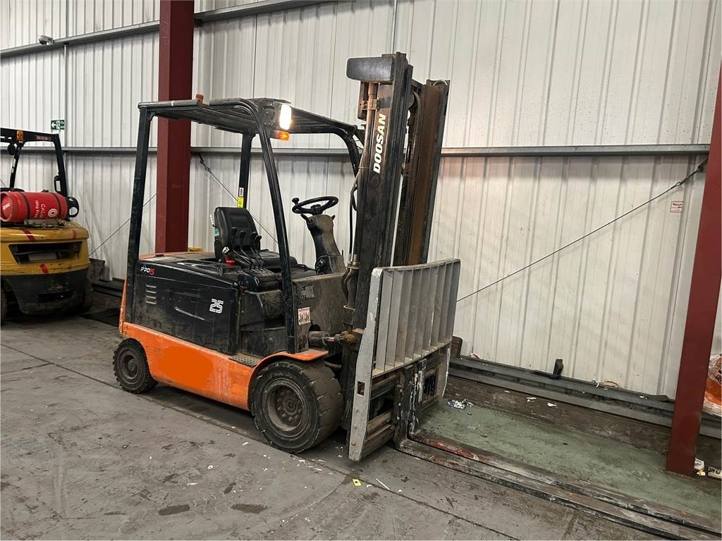 Doosan B25X-5  - Elektritõstuk: pilt 4 Doosan B25X-5  - Elektritõstuk: pilt 4
