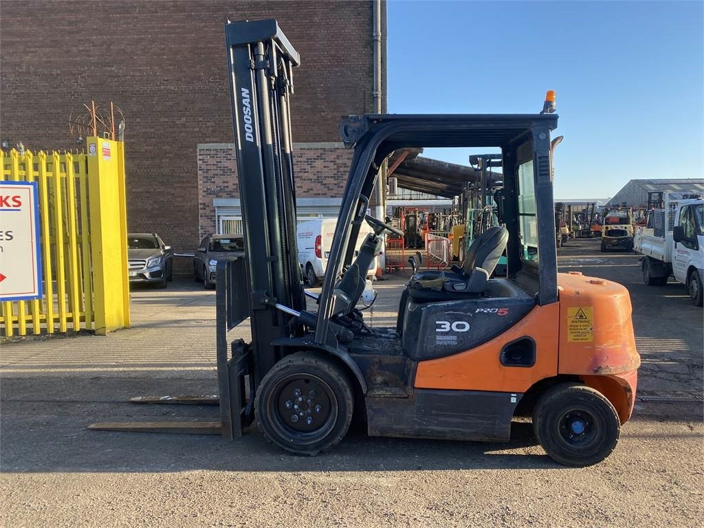 Doosan D30S-5 - Diiseltõstuk: pilt 1 Doosan D30S-5 - Diiseltõstuk: pilt 1