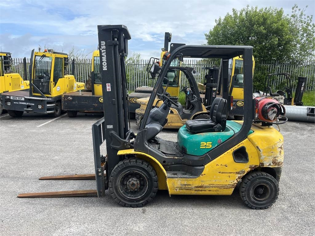 Komatsu FG25HT-16R - Gaasitõstuk: pilt 1 Komatsu FG25HT-16R - Gaasitõstuk: pilt 1