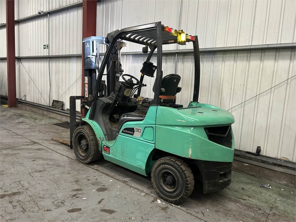 Mitsubishi FD30NT - Diiseltõstuk: pilt 3 Mitsubishi FD30NT - Diiseltõstuk: pilt 3