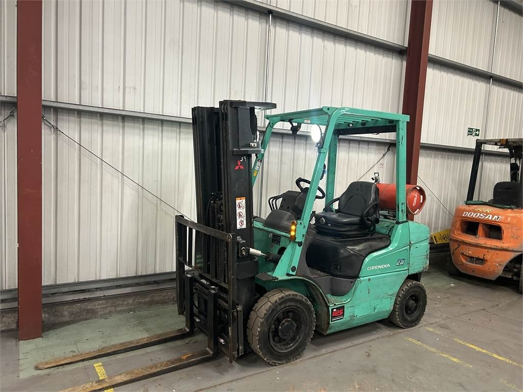 Mitsubishi FG25NT - Gaasitõstuk: pilt 2 Mitsubishi FG25NT - Gaasitõstuk: pilt 2